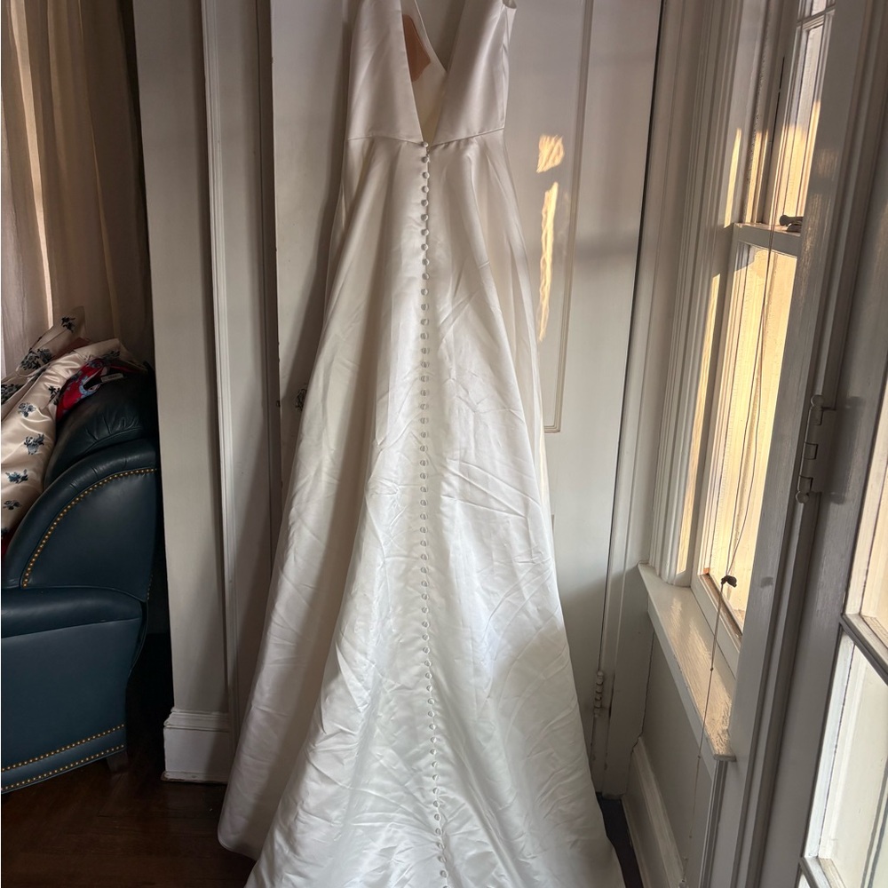 Watters White V-Neck Wedding Dress - Picture 5 of 7